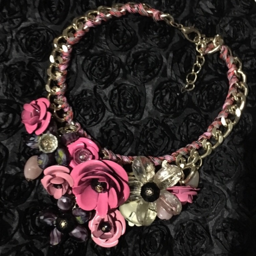 Gold chain and pink flowers necklace